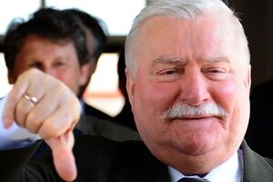 Лех Валенса считает, что Юлия Тимошенко напрасно ввязалась в предвыборную гонку