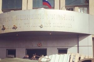 Луганск, здание СБУ захвачено пророссийскими сепаратистами