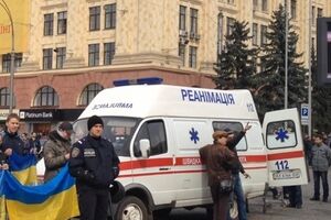 Мужчина внезапно упал и скончался во время утреннего митинга на площади Свободы