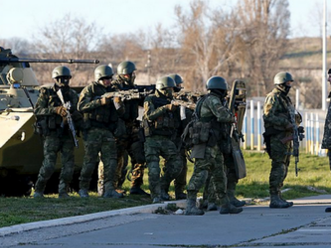 Из Крыма на сегодня вывели около половины военных