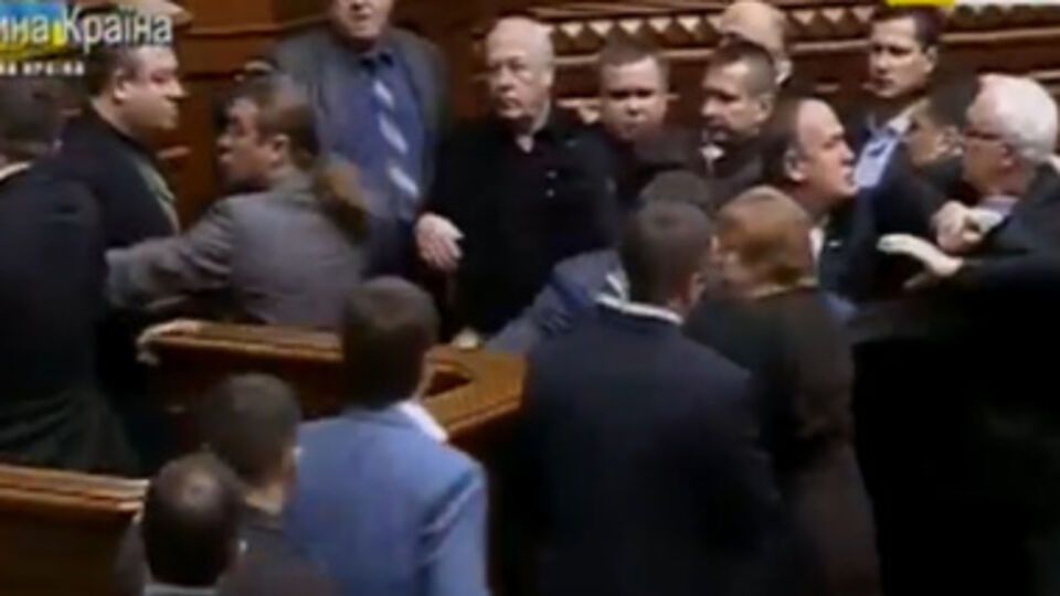 В Раде во время выступления Симоненко началась драка