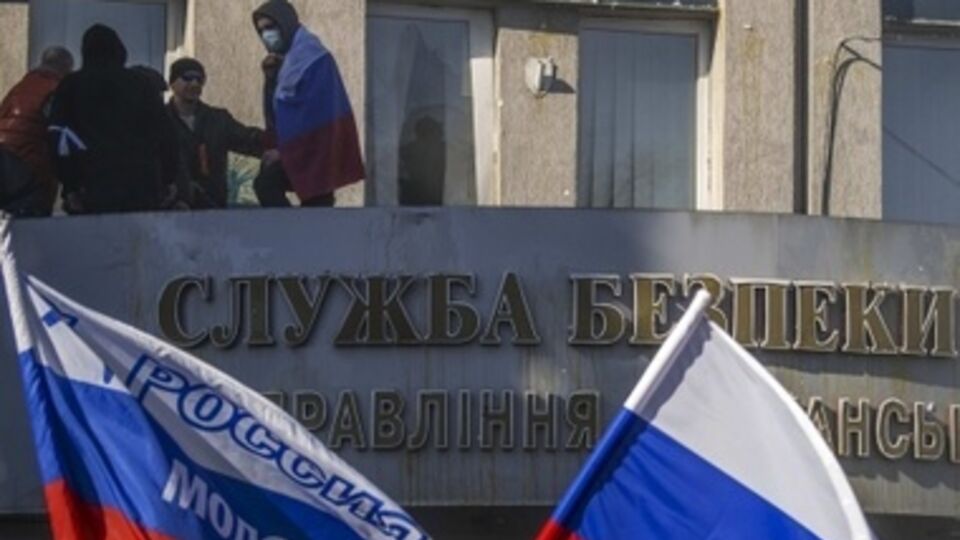 Сепаратисты захватили здание луганского управления СБУ в воскресенье