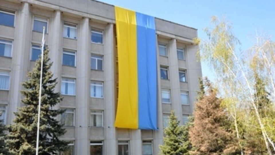 Самый большой государственный флаг вывешен в Херсоне