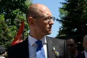 Арсений Яценюк: Правительство не должно быть сборищем по выдаче разрешительных бумажек