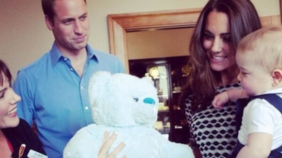 Маленький британский принц вышел в свет