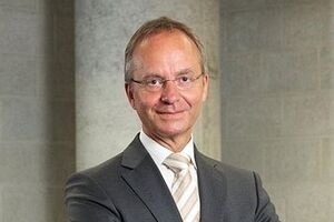 В миссии должны были участвовать представители десяти нидерландских компаний из нефтегазовой сферы