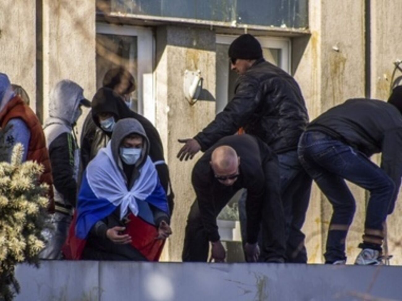 Луганские сепаратисты украли автомобили из гаража облсовета