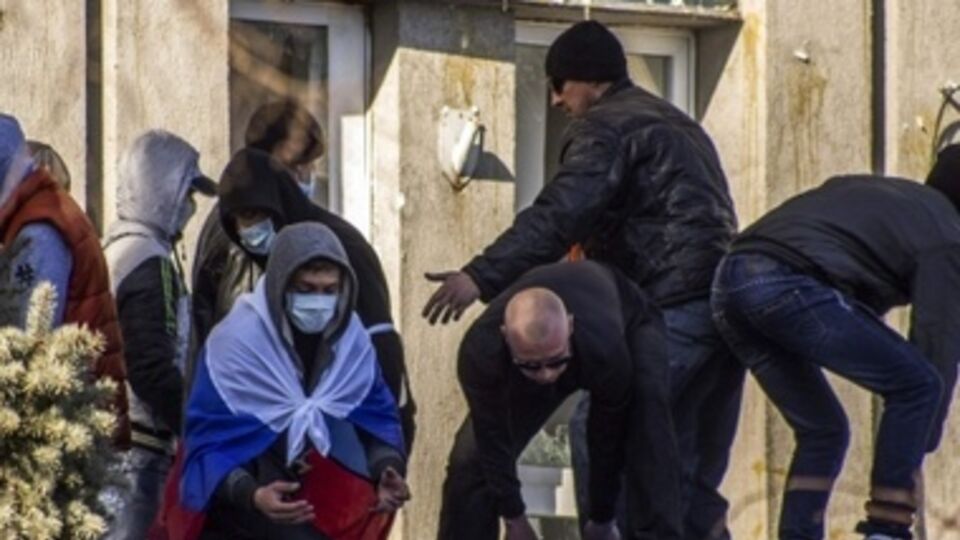 Луганские сепаратисты украли автомобили из гаража облсовета