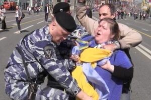 Во время акции ее участники пели Гимн Украины