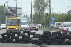 На въездах во Львов возвели блокпосты