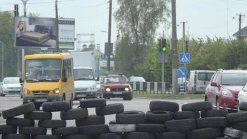 На въездах во Львов возвели блокпосты