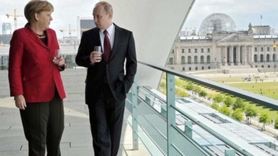 Ангела Меркель и Владимир Путин договорились созвониться в ближайшее время