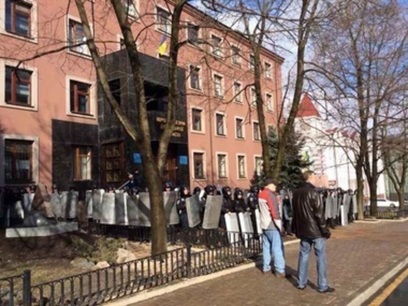 У милиции отобрали щиты и дубинки