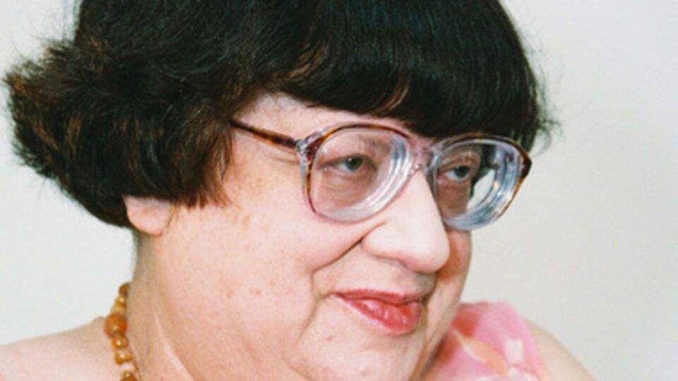 Новодворская: Сепаратисты востока Украины на самом деле хотят в Советский Союз. Вот пусть поднимают красные тряпки с серпом и молотом, а российский флаг не позорят