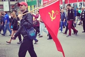 В лучших традициях СССР. В Симферополе прошла первомайская демонстрация. Фоторепортаж