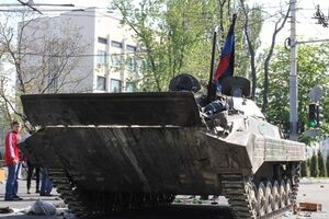 По неподтвержденной информации, БМП подожгли сами жители.