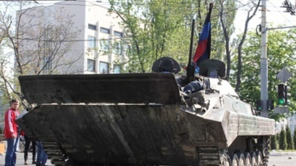 По неподтвержденной информации, БМП подожгли сами жители.