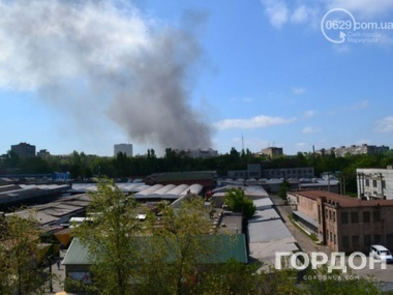 В день "референдума" горсовет Мариуполя опять в огне.