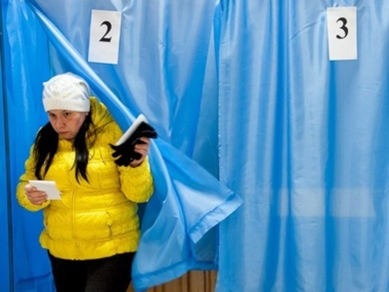 Террористы заставляют рабочих голосовать на "референдуме"