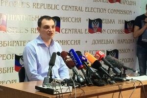 Роман Лягин оглашает результаты "референдума"