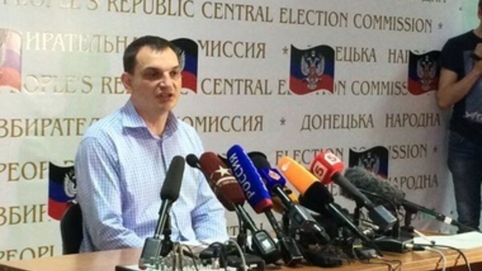 Роман Лягин оглашает результаты "референдума"