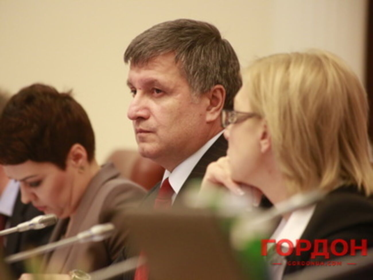 Сепаратисты стреляют из-за жилых домов, сообщил Аваков