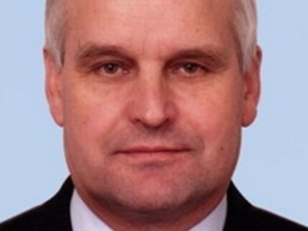 Над зданием Госслужбы вывесили российский флаг