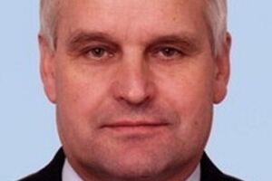 Над зданием Госслужбы вывесили российский флаг