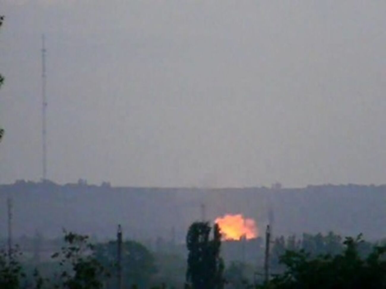 по сообщениям в социальных сетях, в Славянске опять стреляют