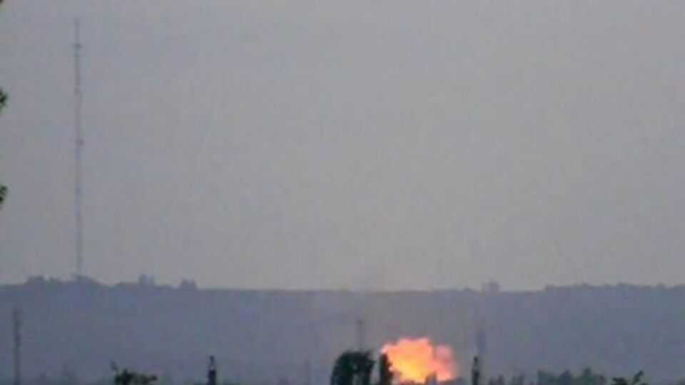 по сообщениям в социальных сетях, в Славянске опять стреляют