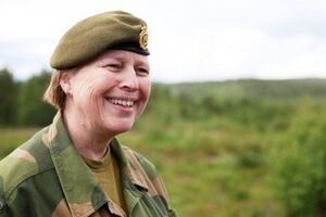 У Лунд --- 34 года опыта службы в вооруженных силах