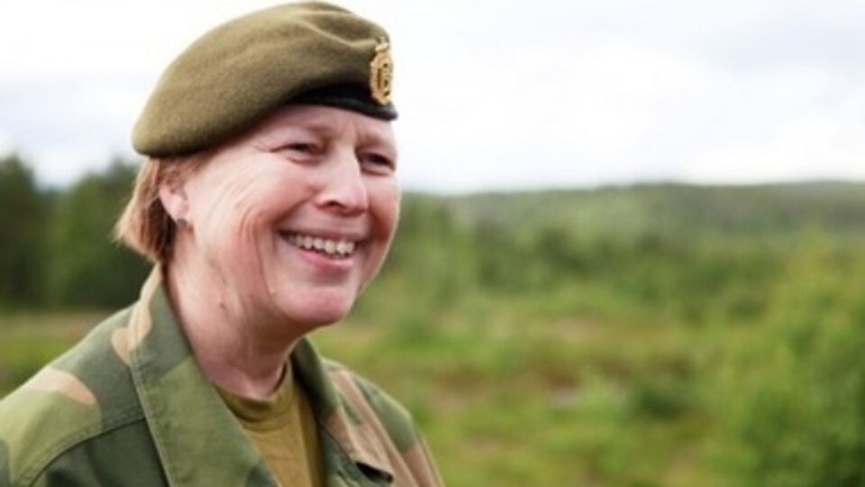 У Лунд --- 34 года опыта службы в вооруженных силах