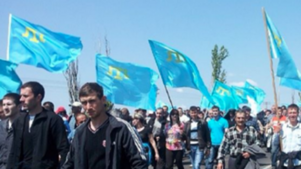 Чтобы встретиться со своим лидером, крымские татары прорвали кордон российских военных