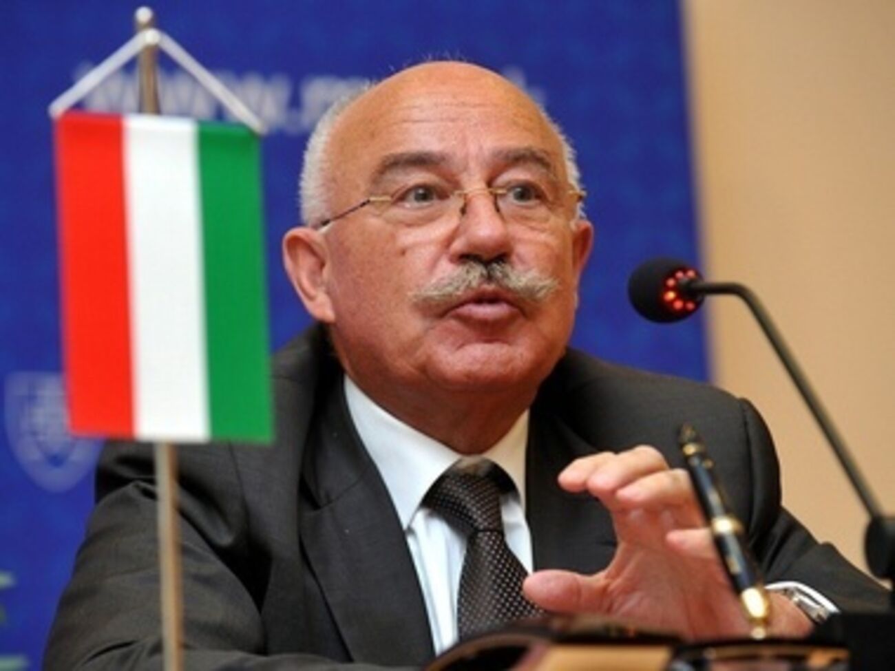 Глава МИД Венгрии Янош Мартони