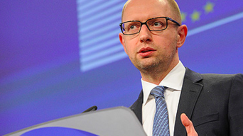 Яценюк потребовал от России осудить террористов.