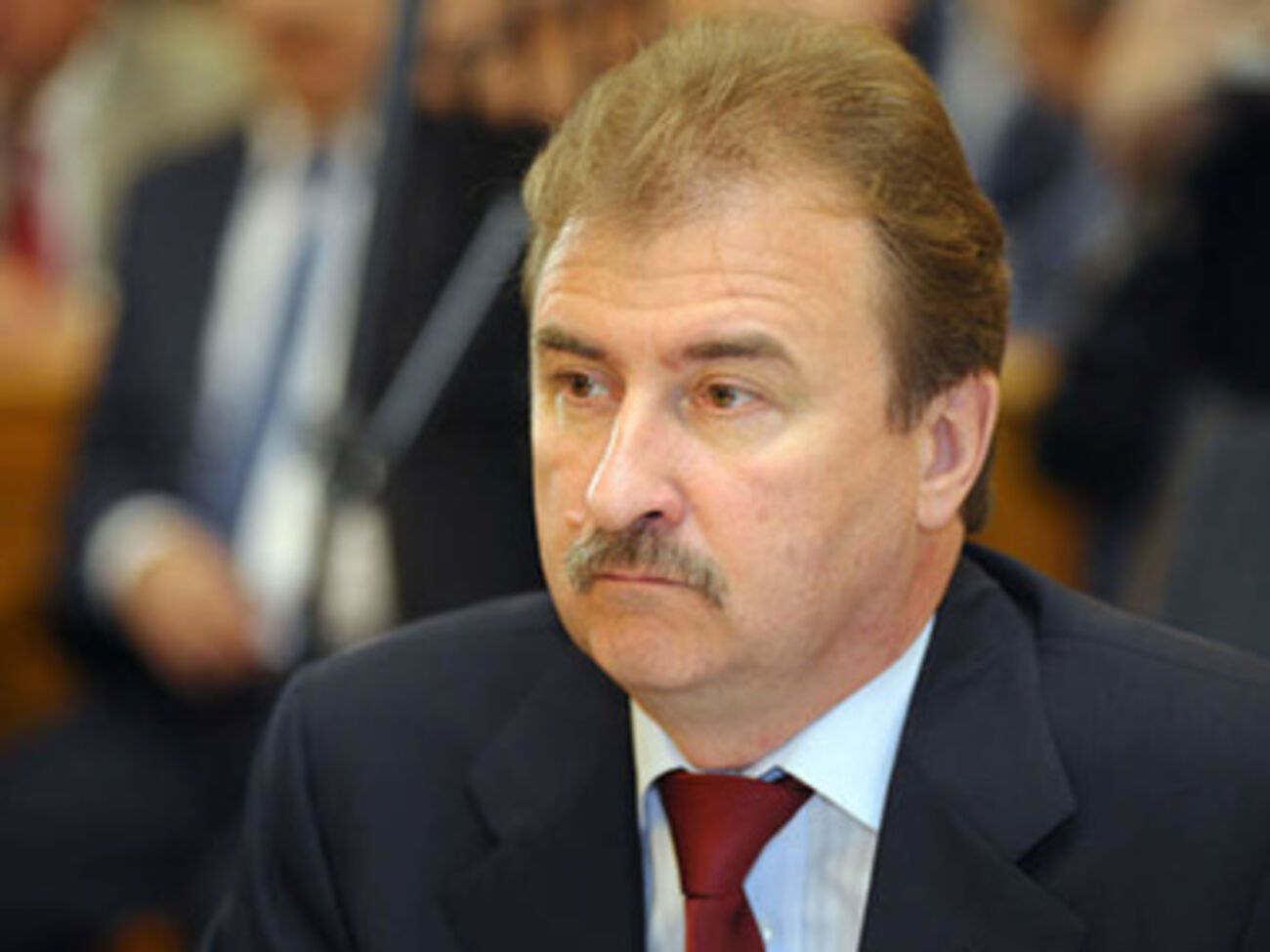 На предыдущее заседание явился только Попов, а Сивкович не пришел "по состоянию здоровья".