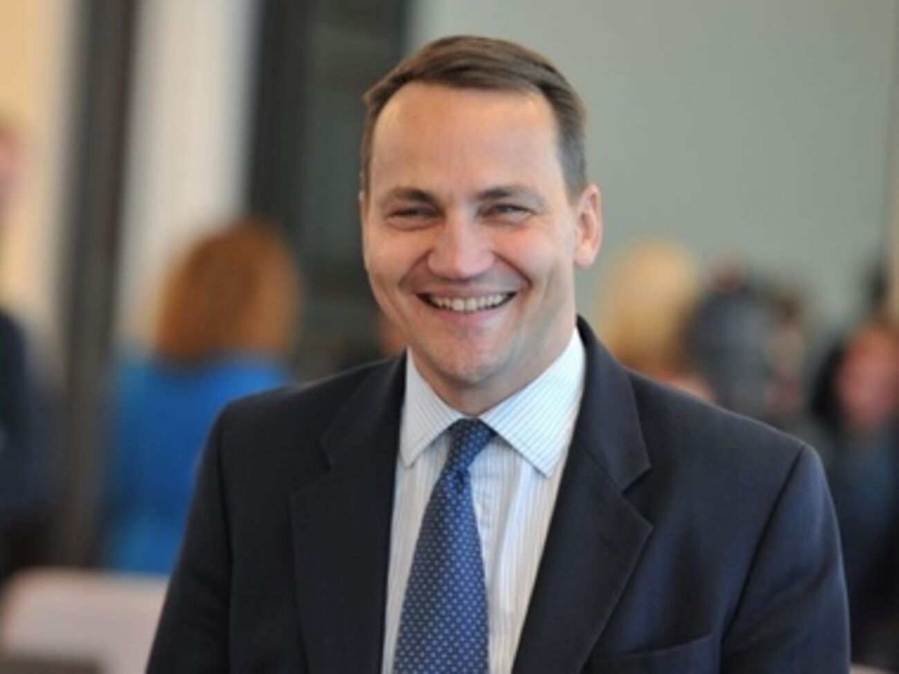 Сикорский приедет в Киев 16 мая