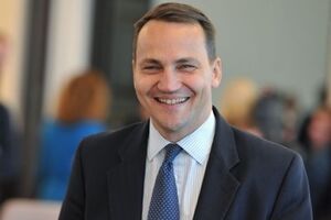 Сикорский приедет в Киев 16 мая