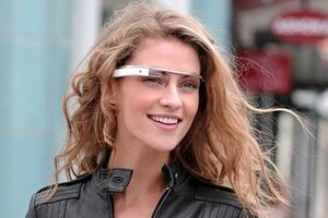 Google Glass --- электронные очки со встроенной камерой и прозрачным дисплеем, с помощью которых реализуются функции дополненной реальности, мобильной связи, интернета и видеодневника