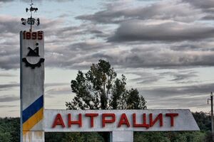 По словам Черненко, ополченцы угрожали расправой членам окружной избирательной комиссии и их семьям, если они будут заниматься выборами