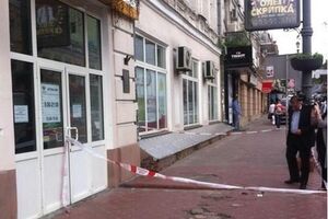 Место происшествия уже оградили, работают криминалисты