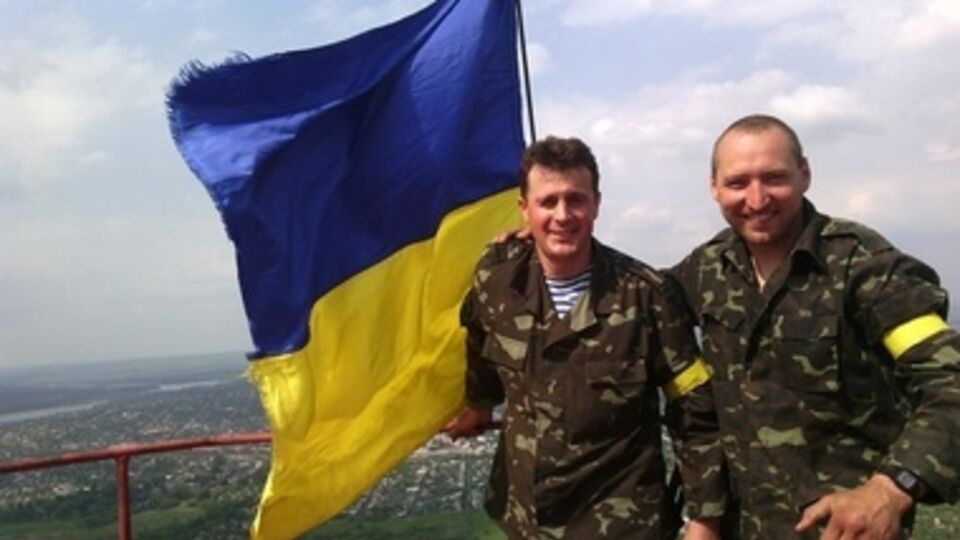 Высота башни --- более 200 метров