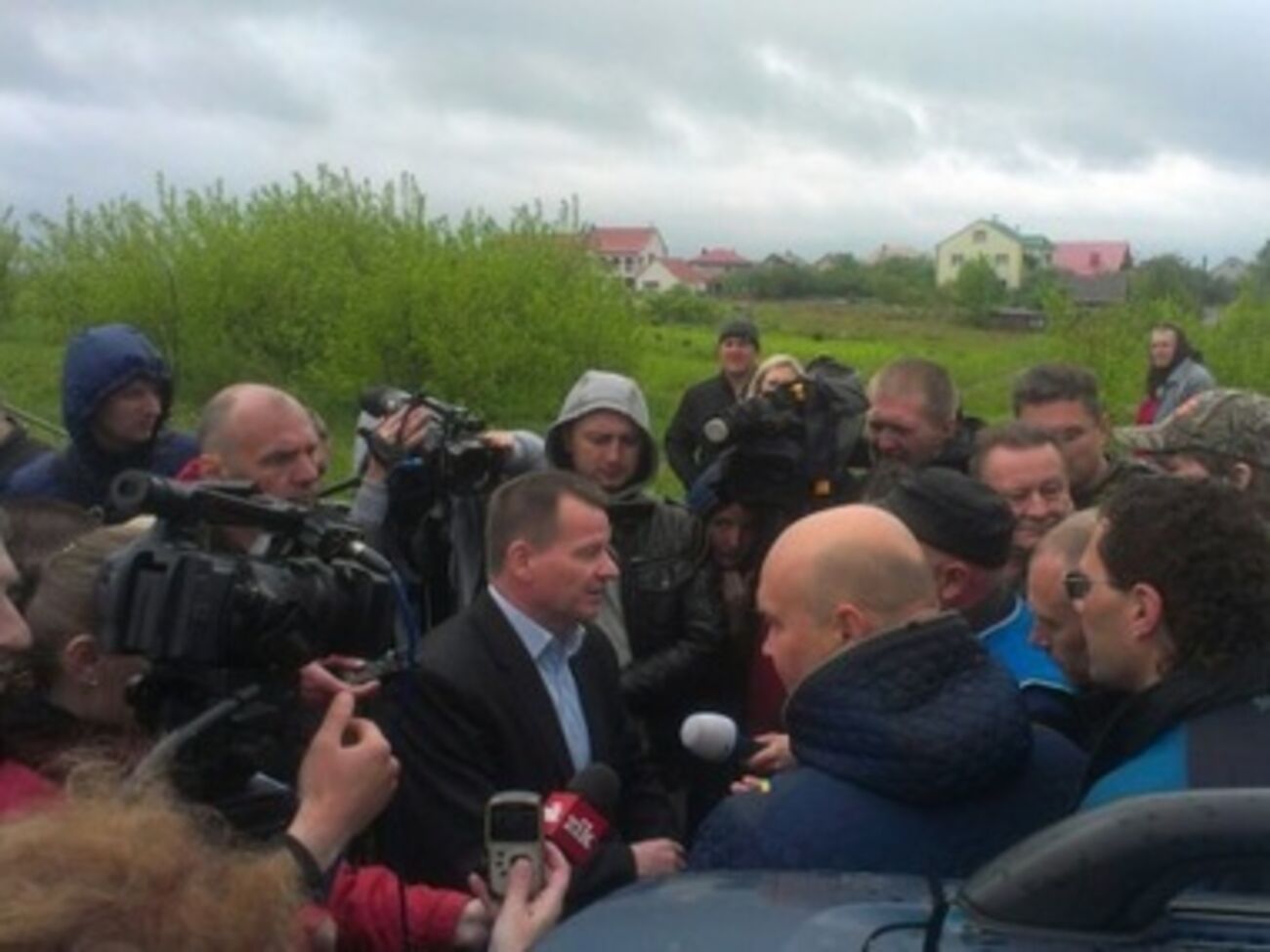 Новоназначенный глава ровненского МВД Николай Щирук приехал на место протеста, но отказался выполнить требования митингующих и сложить полномочия