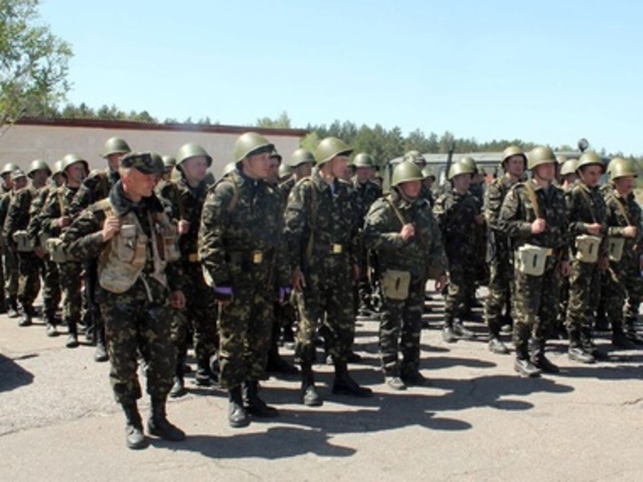 Солдаты срочной службы в АТО участия не принимают.