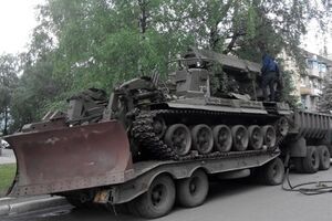Машина предназначена для прокладки дорог в пересеченной местности