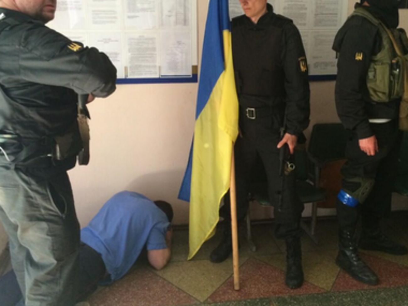 Батальон "Донбасс" разоружил милицию в Великой Новоселке и взял под контроль район. Фоторепортаж