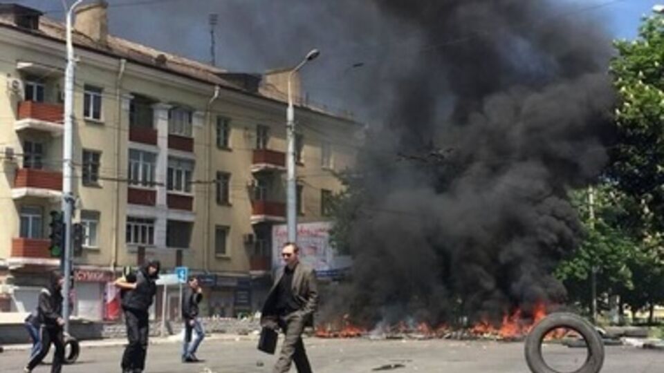 Охраной порядка в Мариуполе занялась "народная дружина" из сотрудников холдинга Ахметова