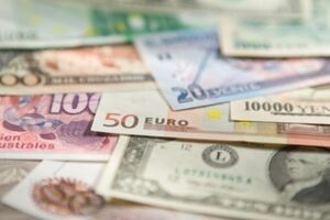 В последние недели курс гривны к иностранным валютам стабилизировался