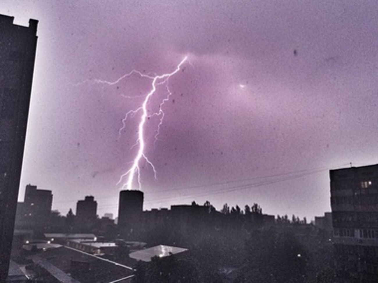 Ночная гроза в Киеве. Фоторепортаж