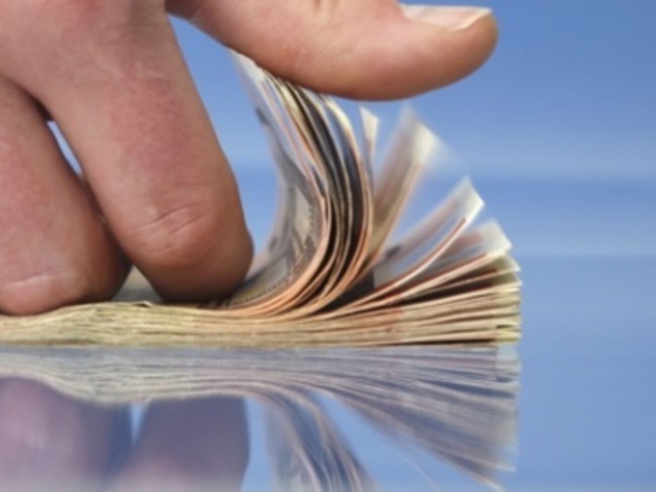 Доллар остается в пределах в 12 грн